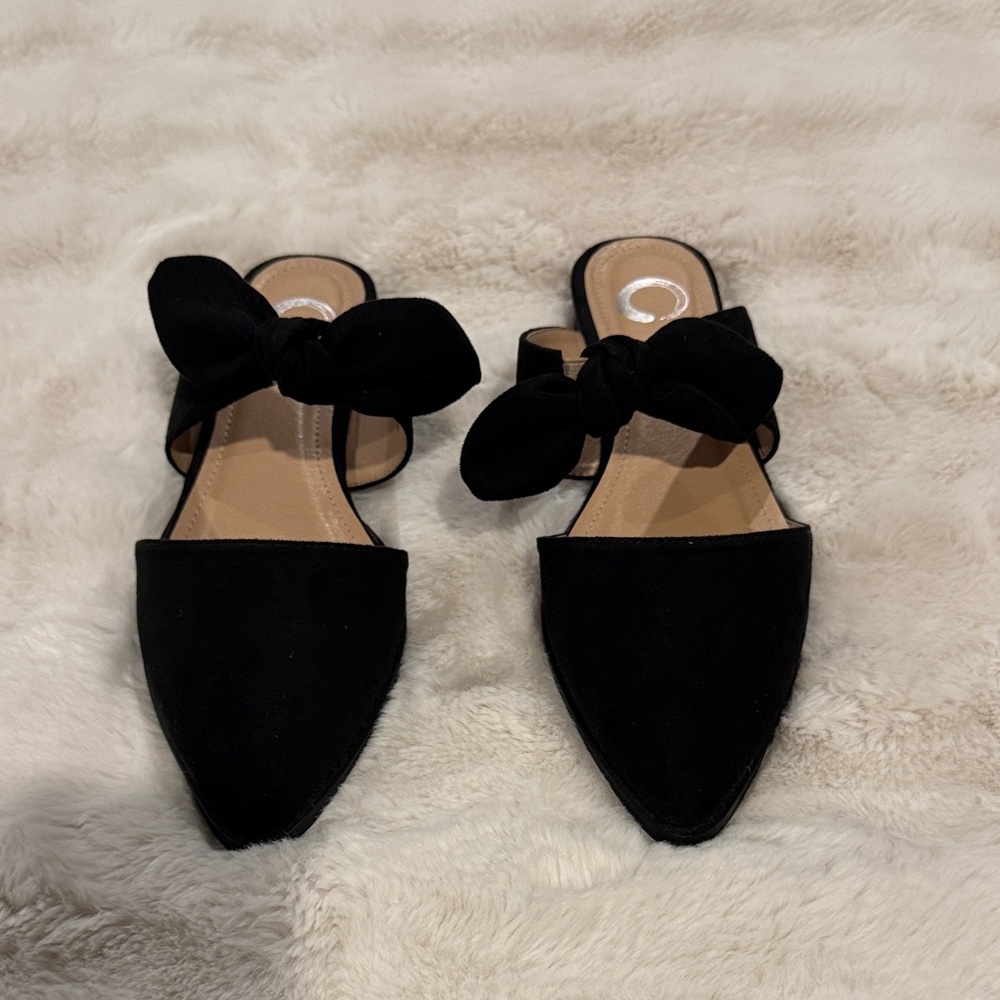 Chic Black Mules with Bow Accent
